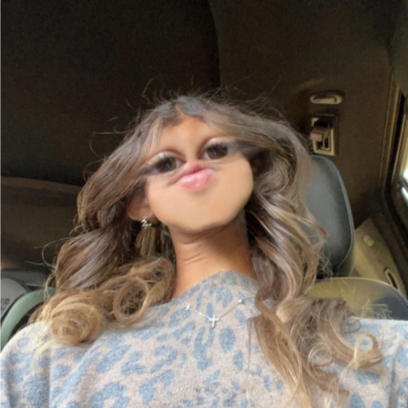 Meet your Posher, Ava - Picture 1 of 1